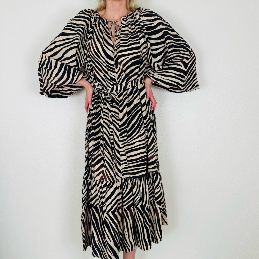Banana Republic Zebra Animal Print 100% Silk Voluminous Lightweight Midi Dress - Picture 7 of 15